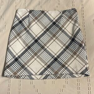 H and M short tweed skirt. Size 8.